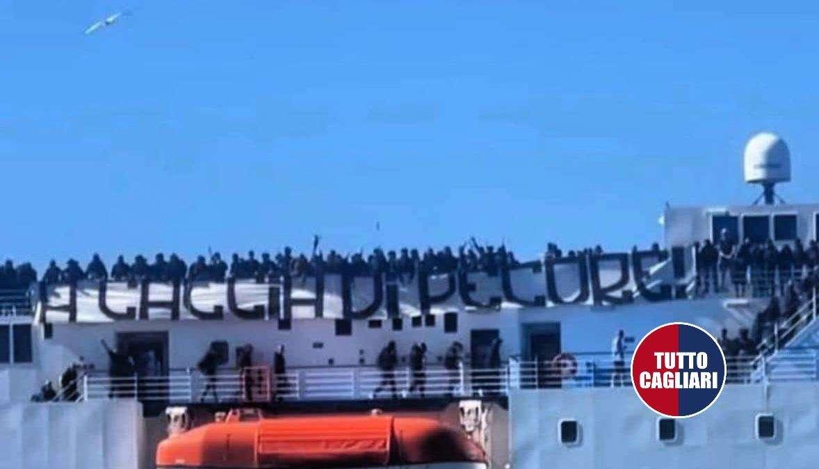 TC - Napoletani a Cagliari, ci risiamo: striscione offensivo all'arrivo in città (FOTO)