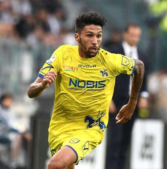 Castro-Cagliari, c'è l'ok del calciatore: nella trattativa potrebbe rientrare Farias
