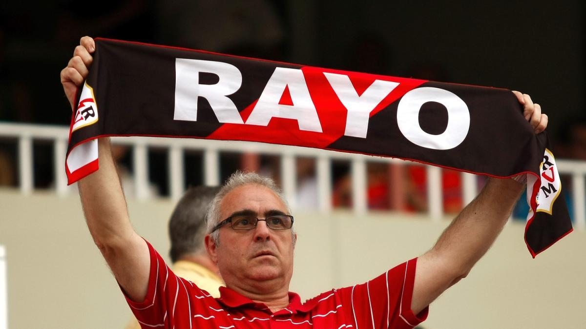 Rayo Vallecano, il messaggio dopo la sconfitta: “Congratulazioni al Cagliari e in bocca al lupo per questa stagione”