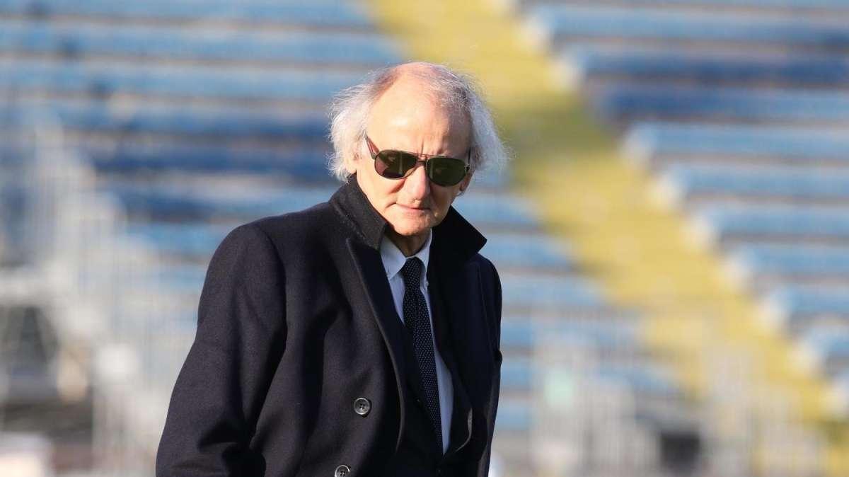 La discesa verso la Coppa Italia: il Cagliari si prepara e cerca rinforzi. Il 5 contro il Perugia e il 13 contro il Como, sarà un agosto rovente, non solo per le temperature