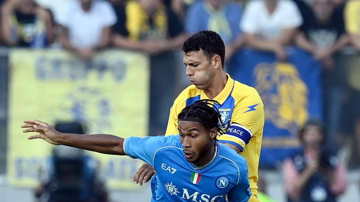 Napoli, ammonito Cajuste: era diffidato e salterà il Cagliari