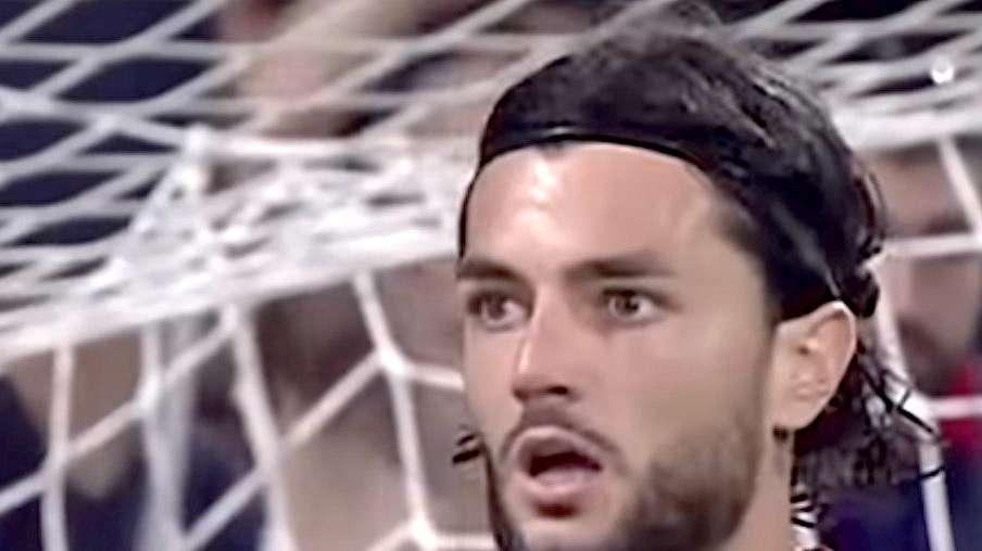Cagliari Calcio sui social: "Viola pennella, Albertone vola alto" (VIDEO)