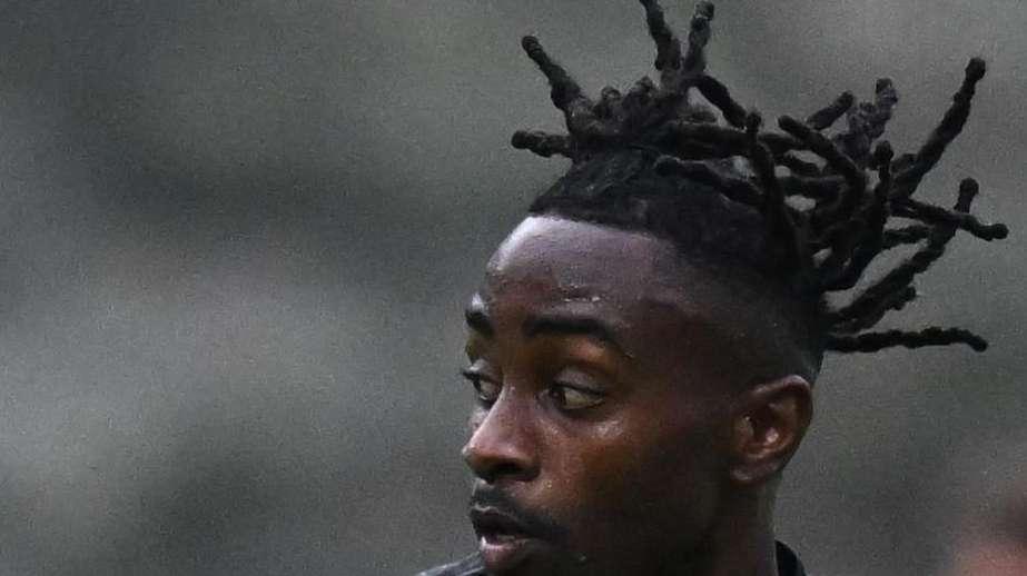 L'Unione Sarda - Makoumbou stecca, gli altri lo imitano