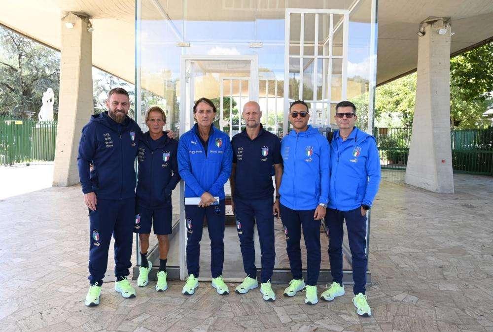 Calcio: azzurri; Mancini visita riproduzione cella di Mandela