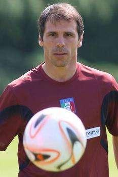 Dopo Benitez, il Liverpool pensa anche a Zola