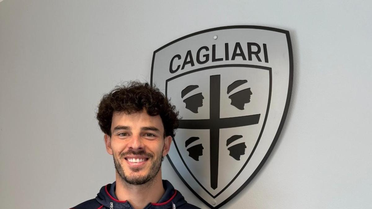 Zé Pedro omaggiato dal Porto con la medaglia per la vittoria del campionato portoghese