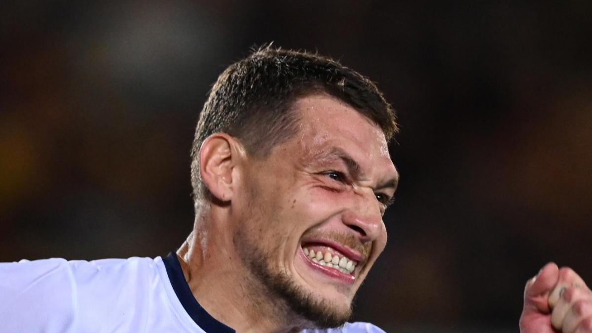 Belotti, bagno di folla a Modena: un tifoso arriva da Torino e scoppia in lacrime