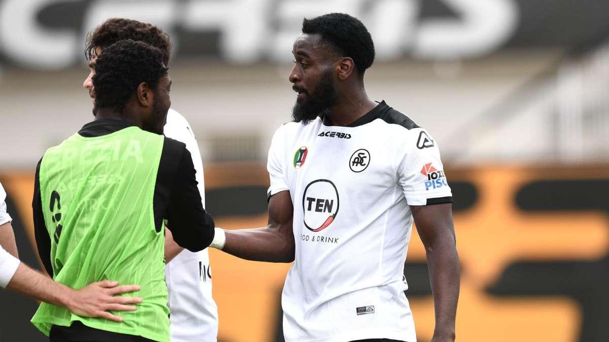 Caso Nzola, tanto atteso al Cagliari, ha fatto pace con lo Spezia. Pecini: "Non avevo dubbi"