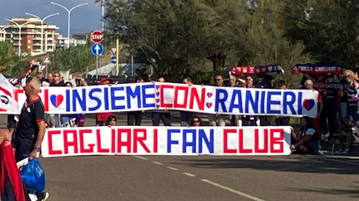 Cagliari Fan club, striscione a sostegno del tecnico Ranieri