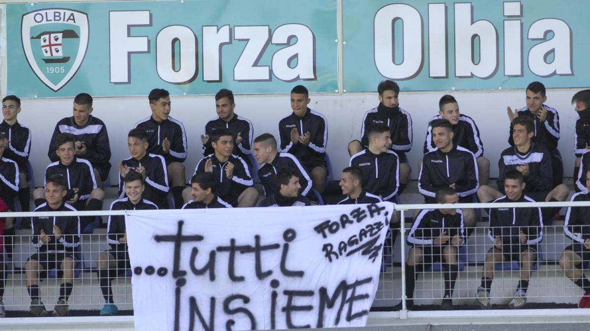 Olbia, risoluzione consensuale con il centrocampista Bobocea