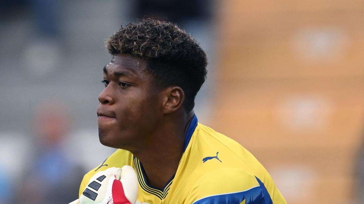 Qui Parma - I crociati potrebbero perdere il loro numero 1 prima del Cagliari. Romano: "Aston Villa in chiusura per Suzuki, pareggiata l'offerta del PSG"