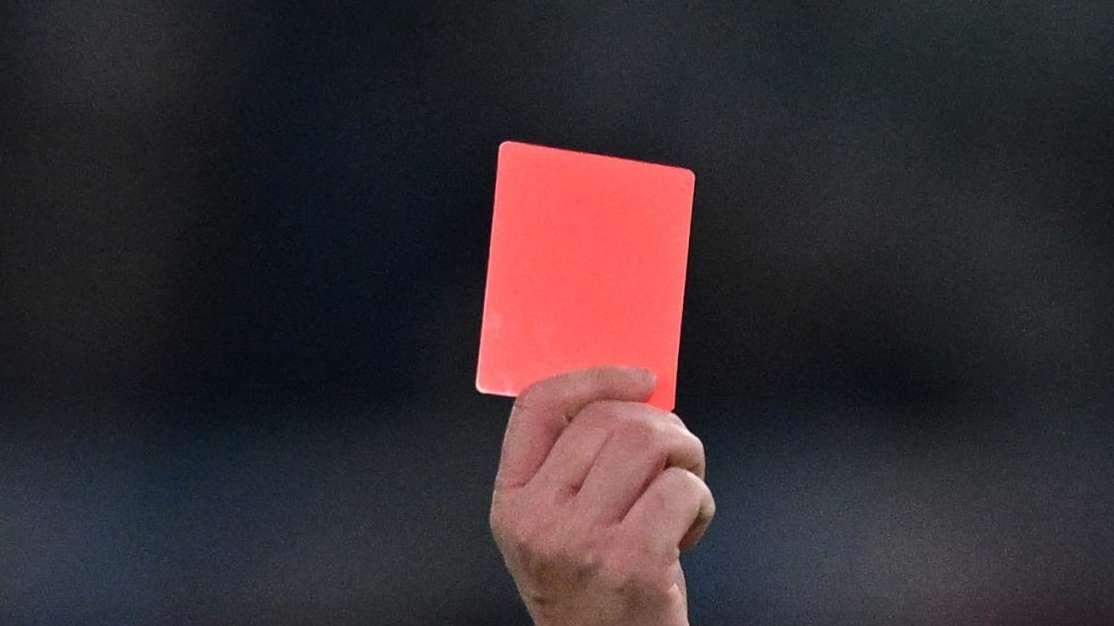 La Nuova Sardegna - Fa pipì fuori dal campo, due turni di stop a Piga dell'Atletico Uri