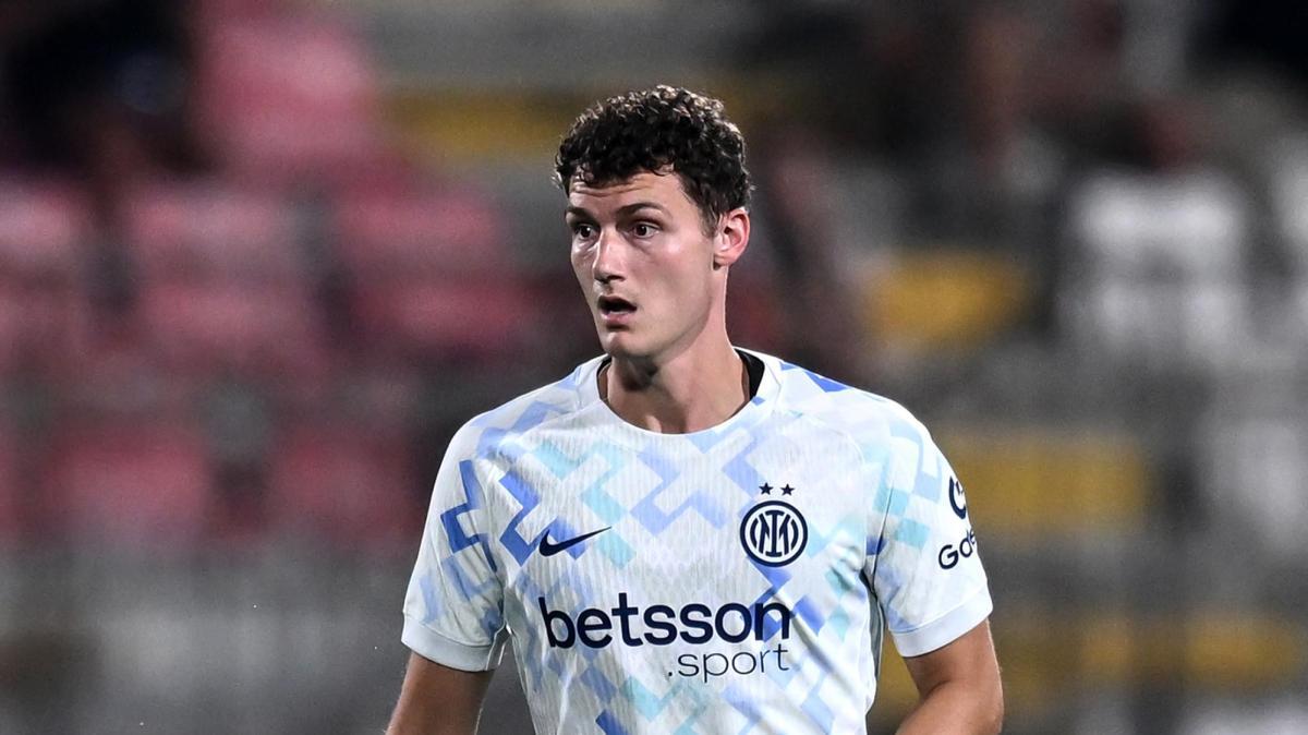 Nuova vita per Pavard. Il francese riparte dalla Sardegna