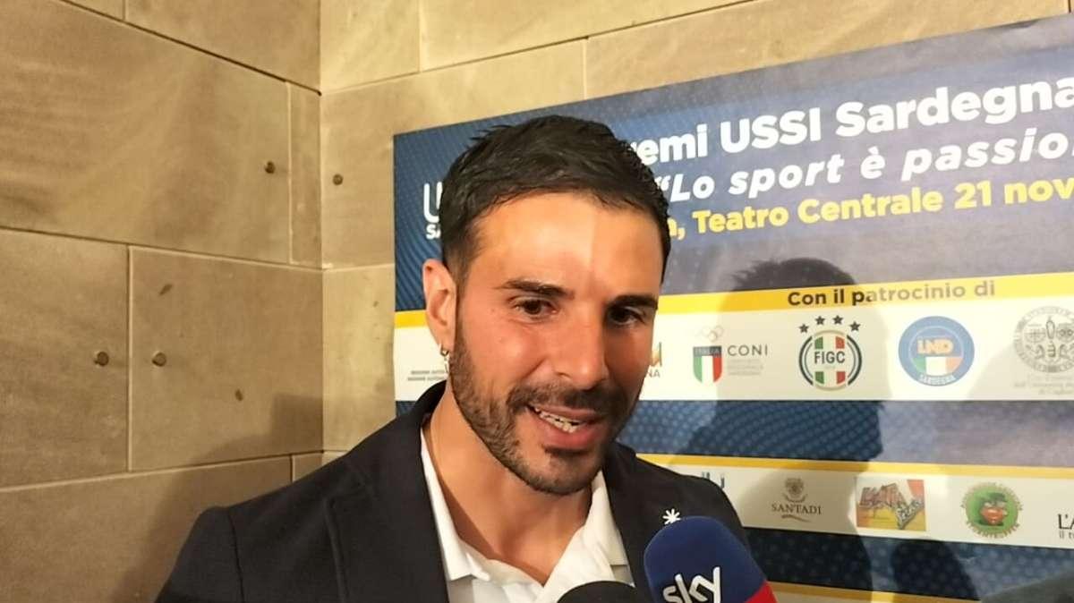Premi USSI, Aresti: "Ho avuto la fortuna di giocare con Davide, ci manca molto. Contro il Monza? Sono forti, ma vogliamo portare la partita a casa. Tornare nel Sulcis fa sempre piacere, è da qua che sono partito"