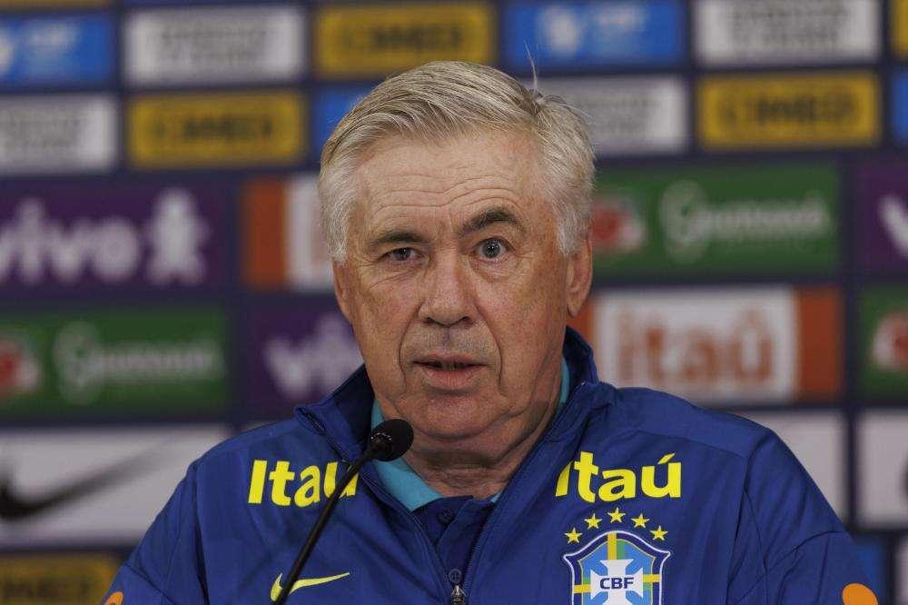 C'è Brasile-Paraguay, Ancelotti festeggia il compleanno in campo