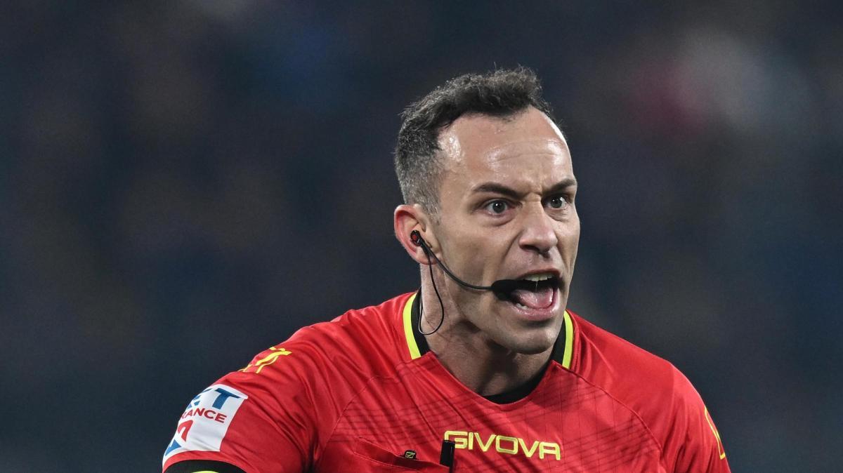 Cagliari-Lecce, Feliciani richiama Falcone: "Ogni volta che si allaccia la scarpa è un minuto"