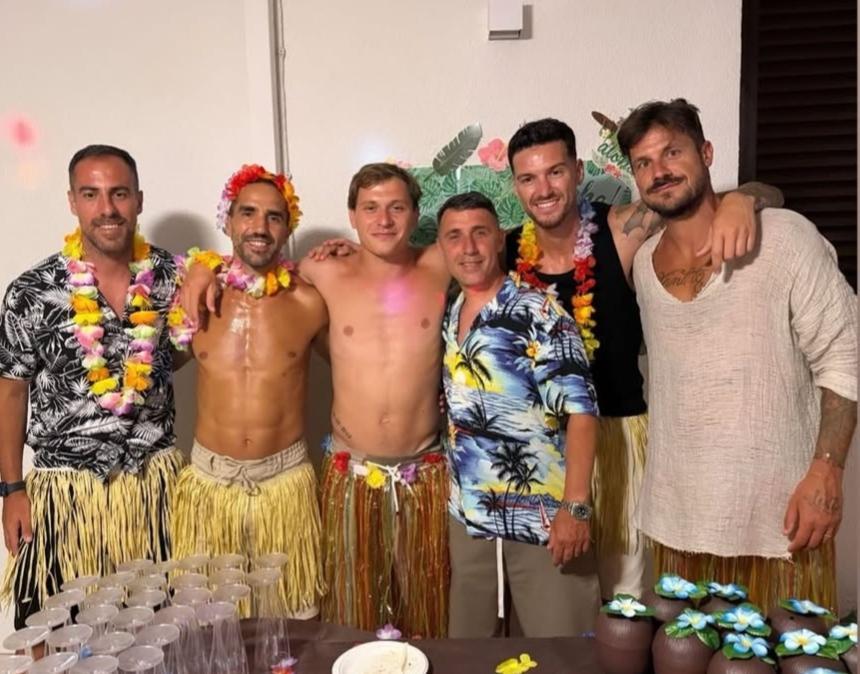 Barella a Cagliari, reunion rossoblù con Cossu, Dessena, Sau, Ceppitelli e Mancosu