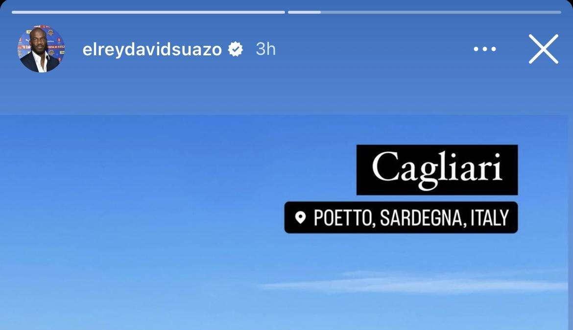David Suazo si gode il bel sole del Poetto
