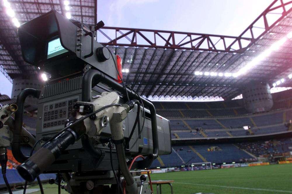 Tv: iniziativa Sky 'Al bar come allo stadio' per Milan-S.Rossa