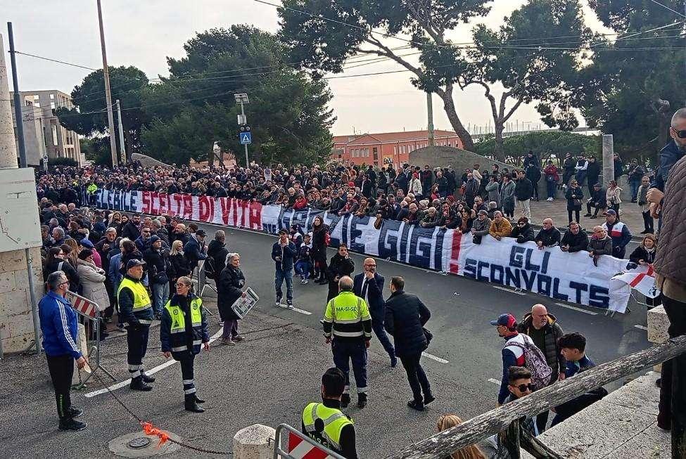 Cagliari, il Cimitero Monumentale di Bonaria chiude dal 26 marzo: qui riposa Gigi Riva