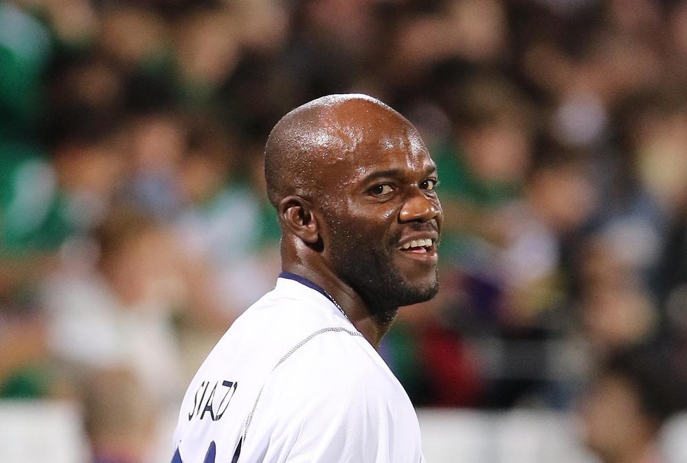 Suazo incontra i tifosi rossoblù a Genova: "Domani sarà una bella partita"
