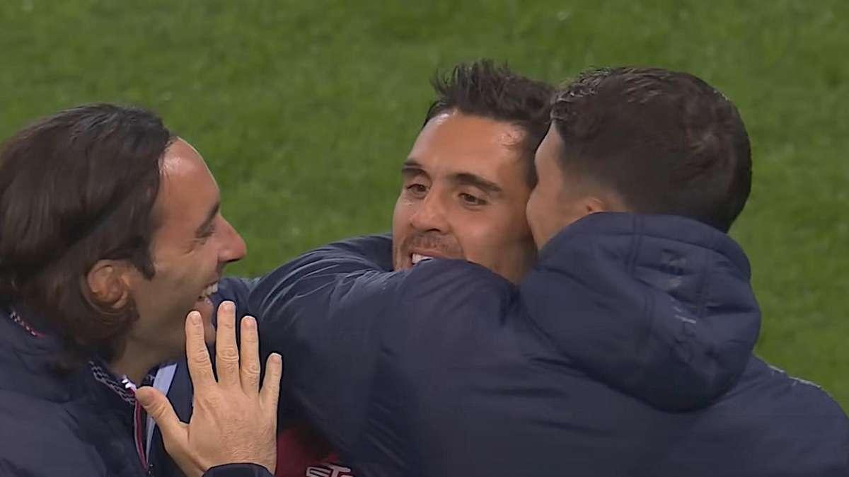 La Nuova Sardegna - Viola, quarto d'ora di altissimo livello e gol da fuoriclasse. nessuna insufficienza tra i rossoblù