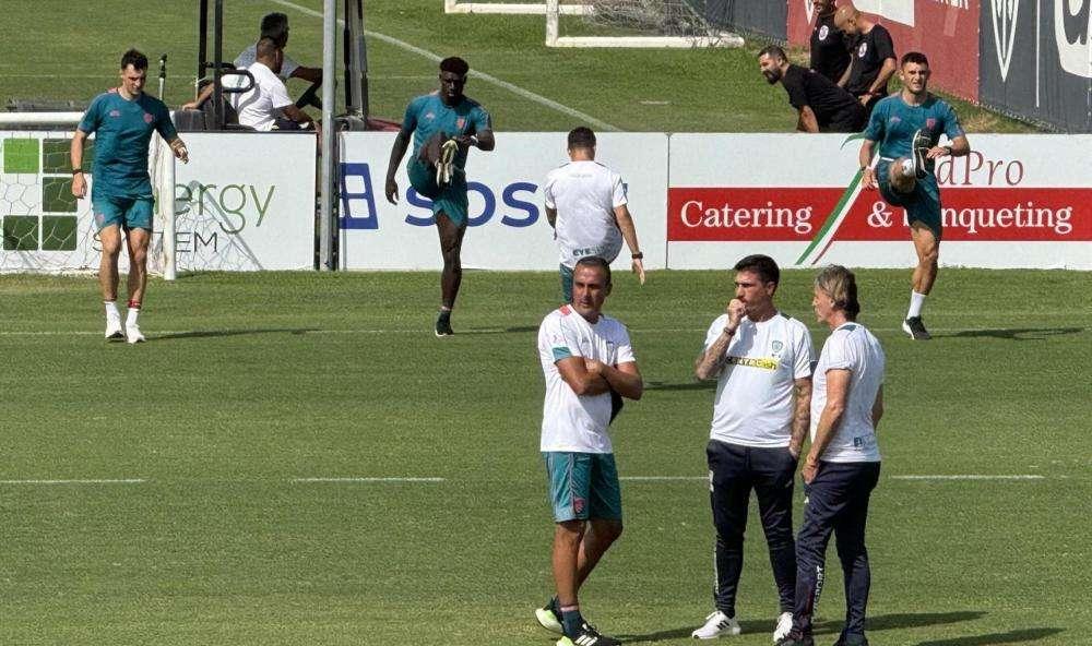 Cagliari, Ferragosto al lavoro. Per la Roma stadio quasi pieno