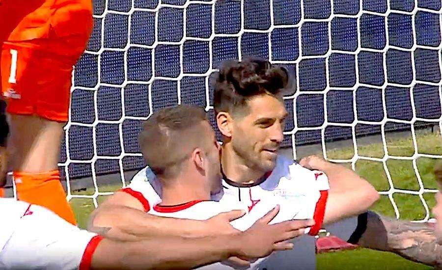L'ex rossoblù Matheu si congratula con Larrivey per il gol al Cagliari (FOTO)