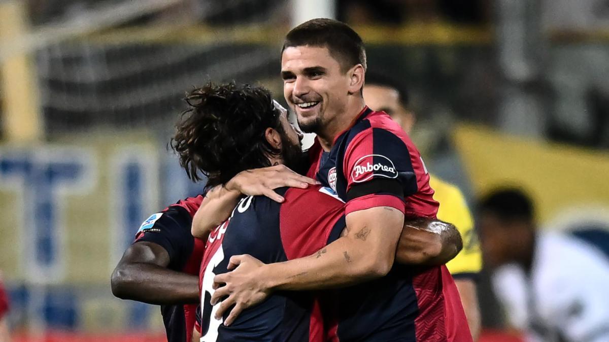 Conference League, “derby rossoblù” tra Marin e Makoumbou: l’ex Cagliari segna nel 2-1 dell’AEK sul Samsunspor