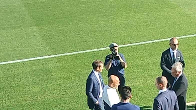 Ceferin e Marchetti a Coverciano: consegnata la maglia azzurra al presidente UEFA
