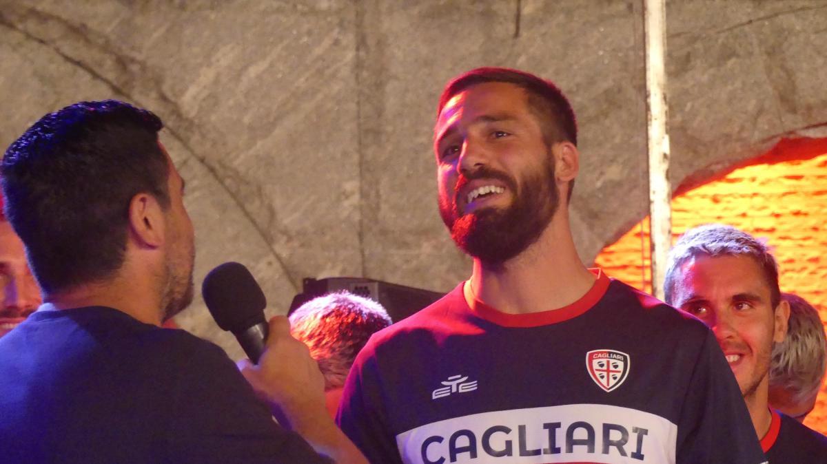 Ultimo giorno da giocatore e capitano del Cagliari. Pavoletti: "Ancora non mi sembra vero. Futuro? Ancora incerto"