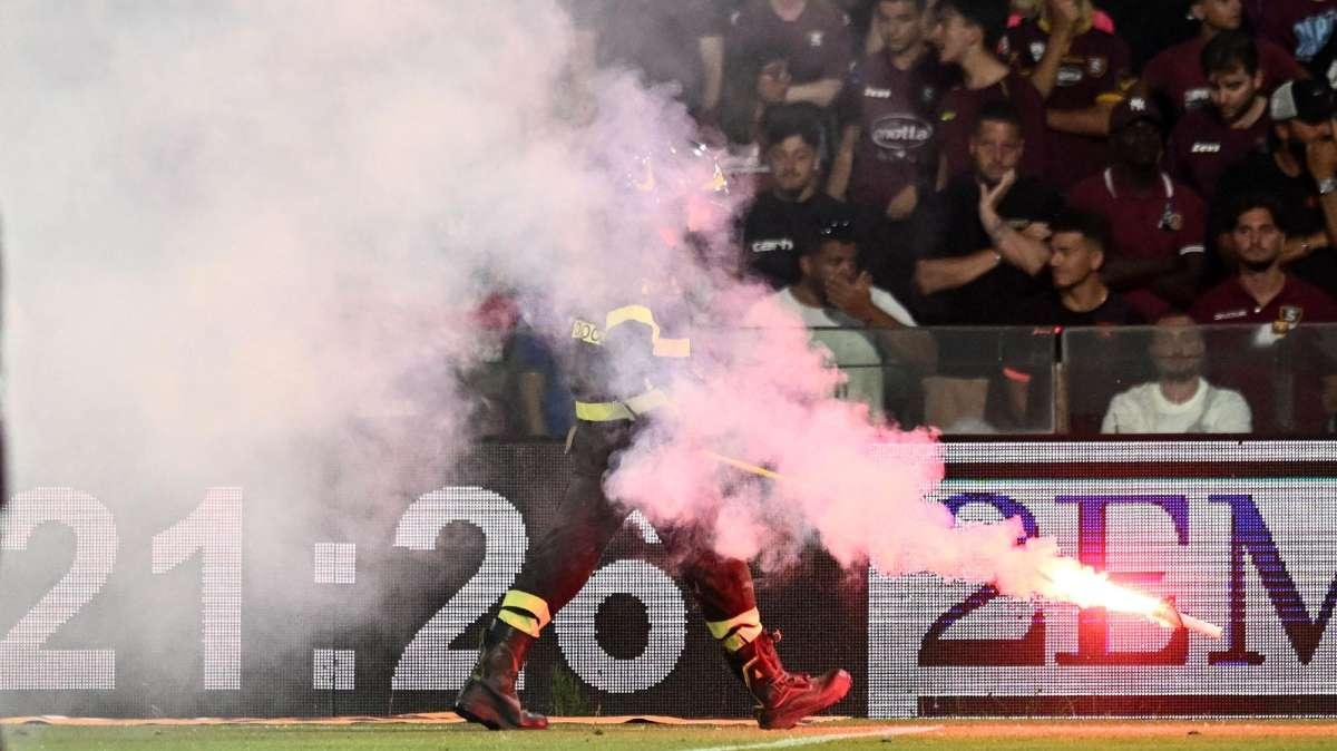 Giudice Sportivo, Salernitana sconfitta a tavolino 3-0. Due gare a porte chiuse