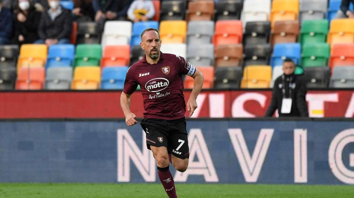 QUI SALERNITANA - Ribery espulso, prende per il collo un giocatore del Cagliari e lo butta a terra