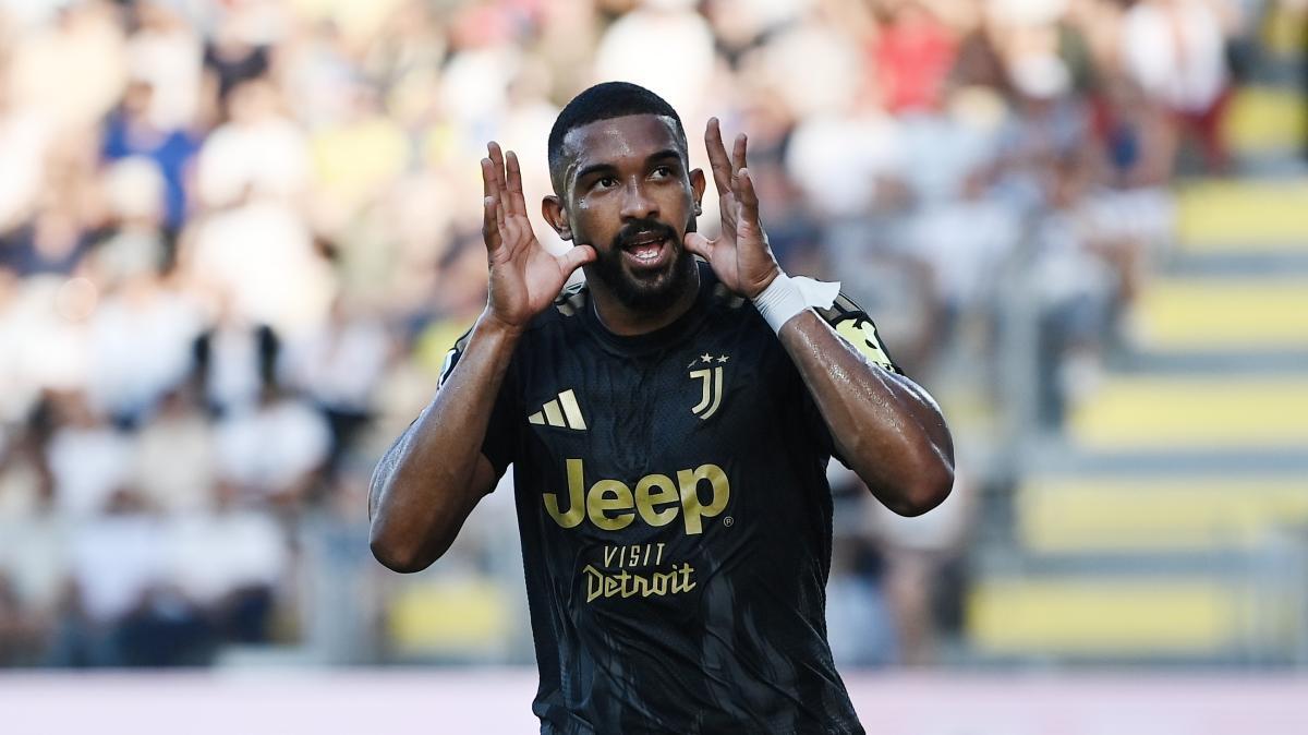 La Juve c'è: 1-0 a Frosinone però troppi sprechi. Apertura Tuttosport: "Il bomber è Bremer"