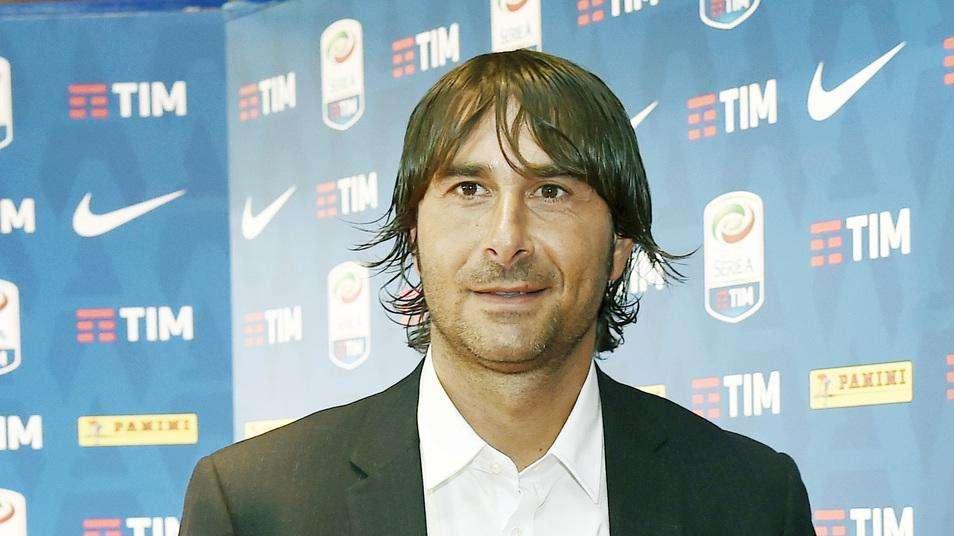 Daniele Conti dona una maglia autografata al figlio di Darwin Pastorin