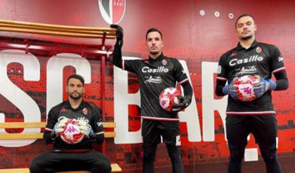 Serie B: pallone ufficiale rosso contro violenza donne