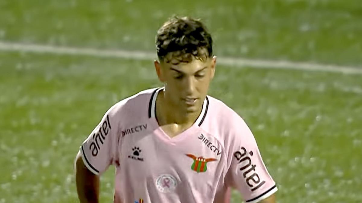 Ecco il talento uruguaiano. Corsport: "Albarracin al Cagliari, sì e sbarco. L’uruguaiano arriva a Roma lunedì"