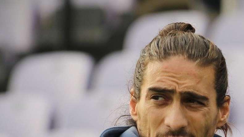 Caceres verso la Spagna, il Cagliari attende segnali dall'agente