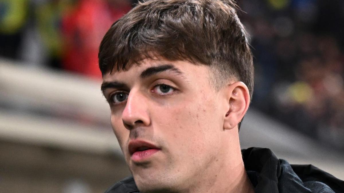 Il rigore dell'ex lancia il Cagliari. Gazzetta:  "Maldini, scherzo alla Dea"