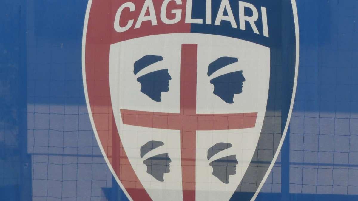I giganti sulle maglie di Dinamo e Cagliari Calcio