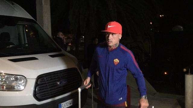 De Rossi rinnova con la Roma, Nainggolan: "Meritato"