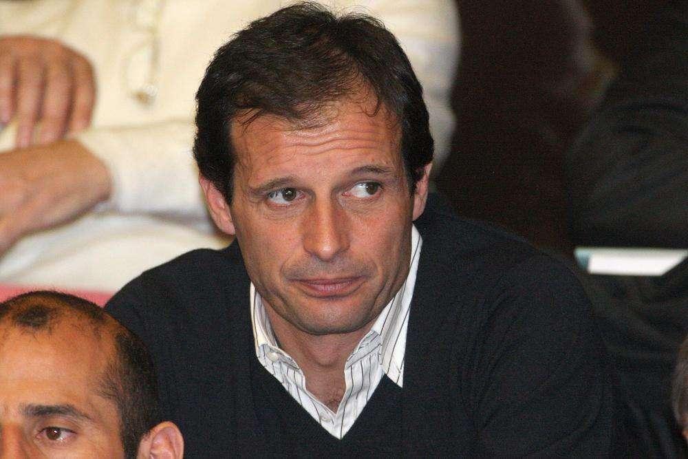 Allegri nella sede del Milan per la firma