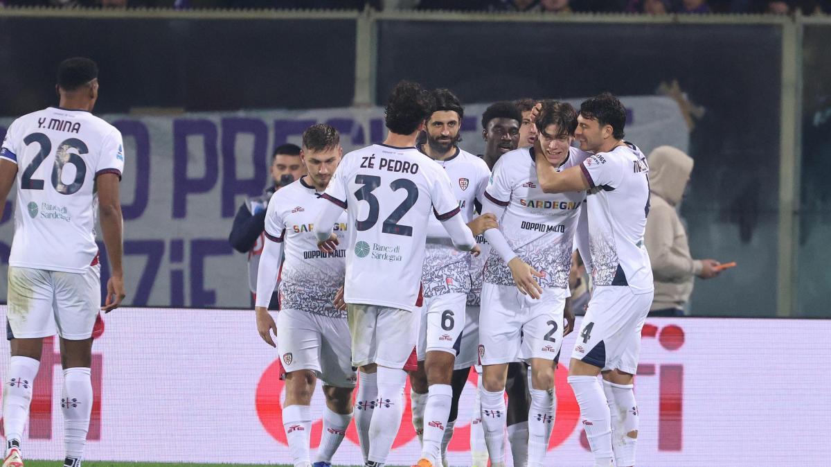 E la squadra si rinfresca nell'acqua gelida