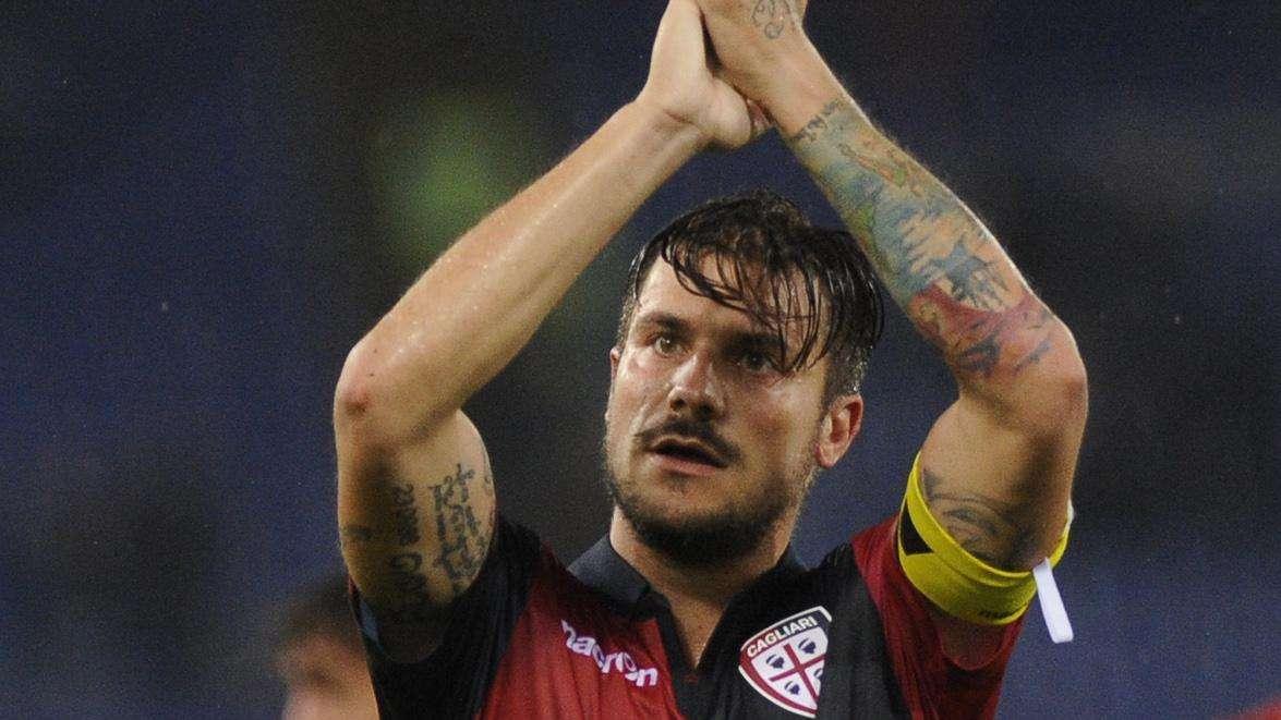 Il Cagliari a Dessena: "Quante battaglie insieme! In bocca al lupo per tutto, Desse" (FOTO)