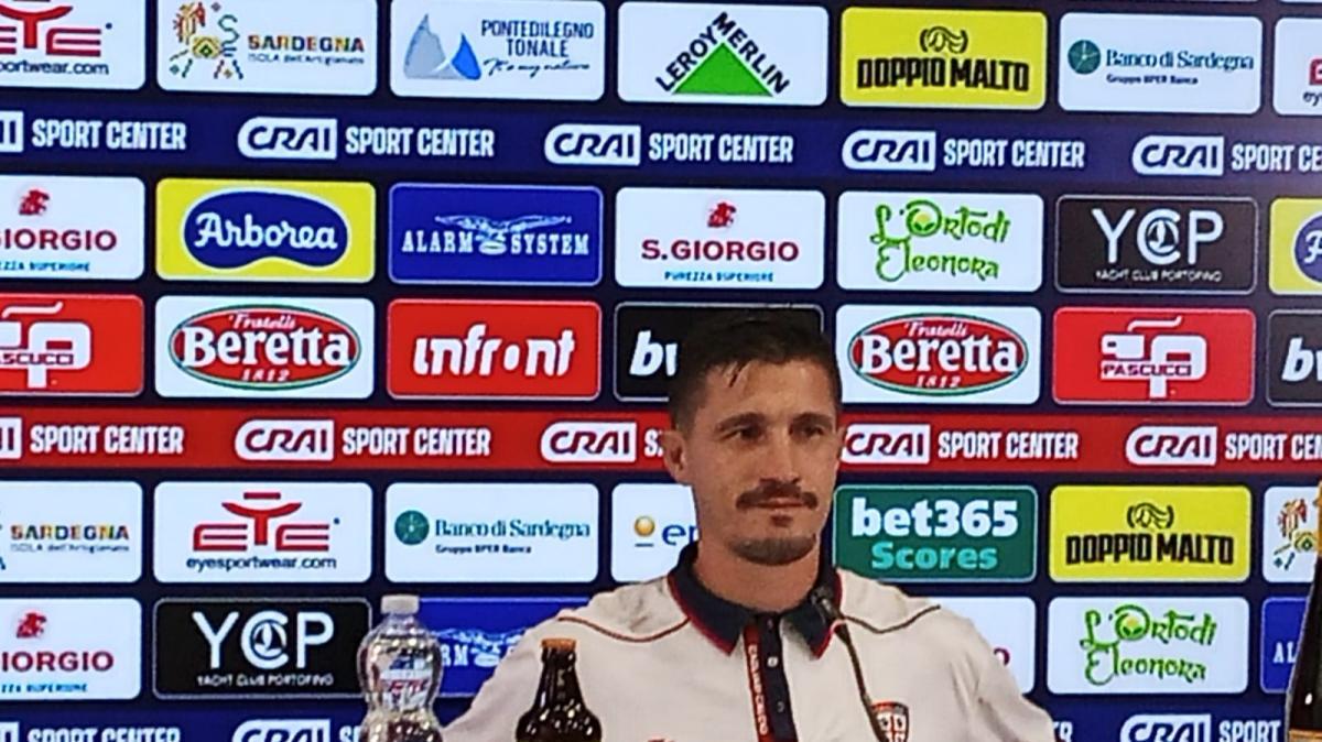 Cagliari, Pisacane: "Domani giocheremo con un centravanti. Anche Pavoletti è un'opzione"