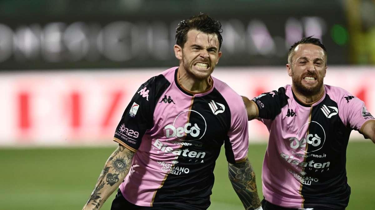 La Stampa - Cagliari, aumenta la concorrenza per Brunori: possibile asta al rialzo