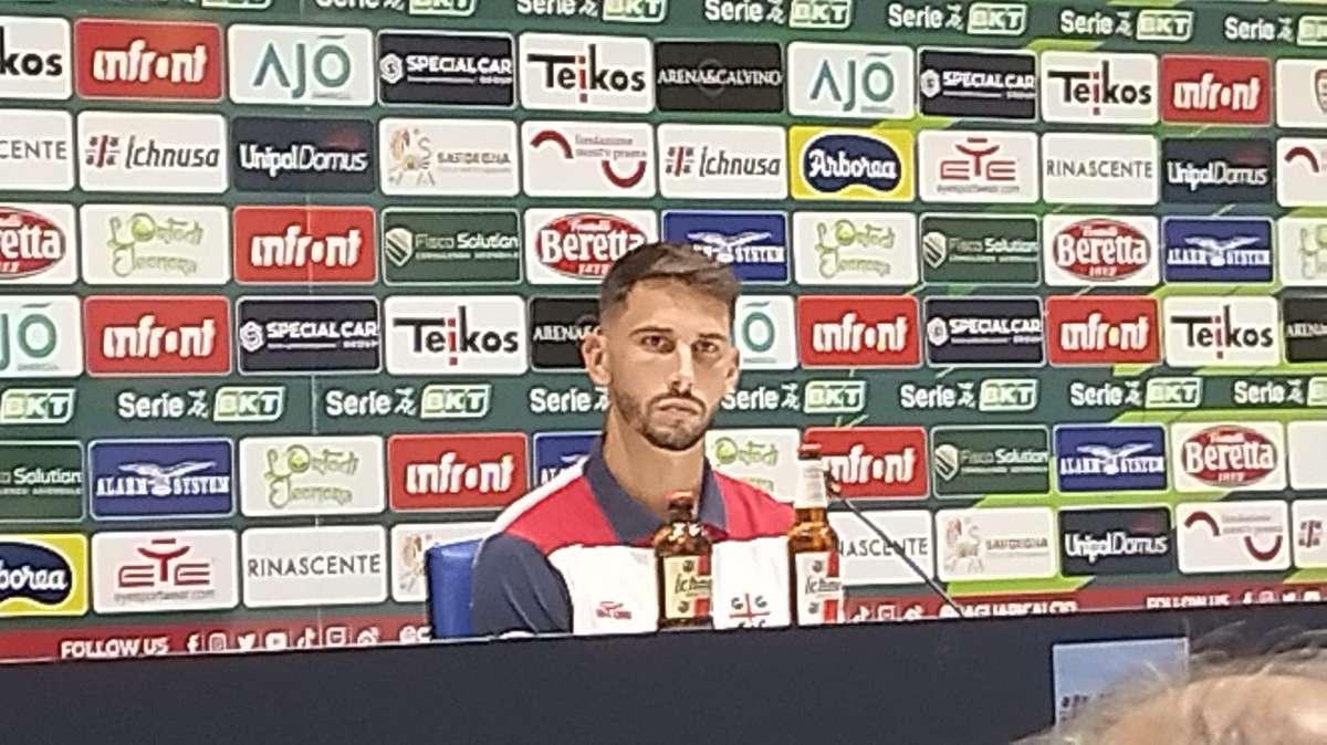 LIVE TC - SALA STAMPA, GOLDANIGA:”Mi prendo la responsabilità sul gol del Bari”