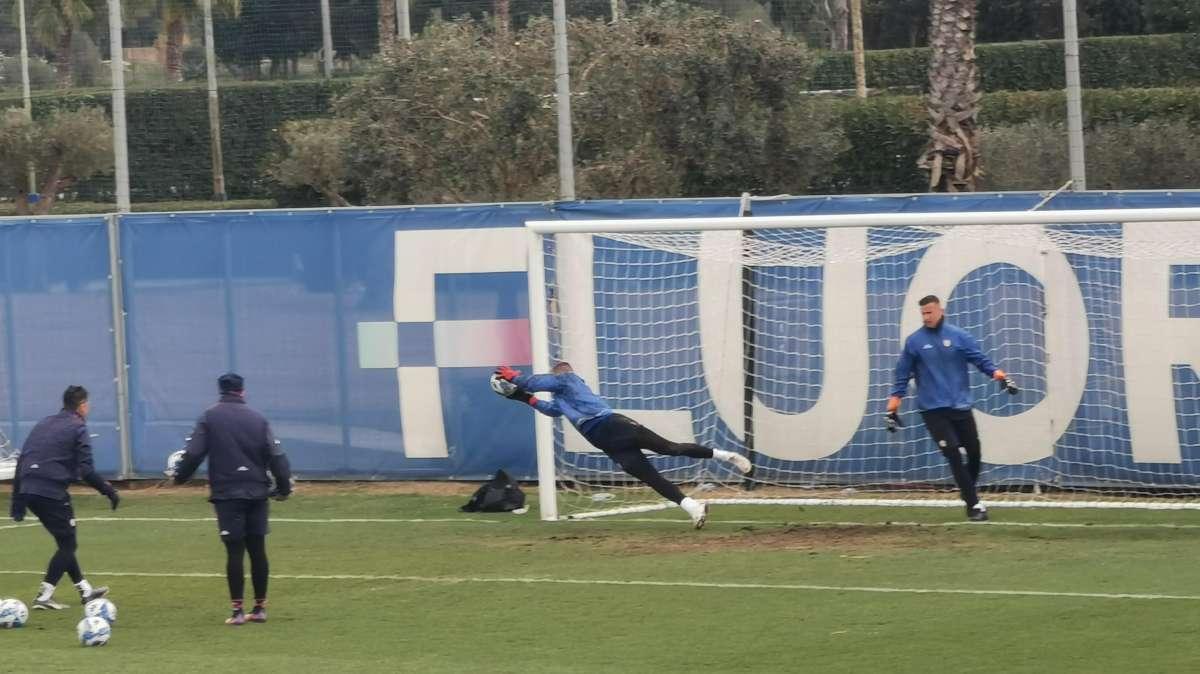 Il Cagliari esalta Radunovic: "L’urlo di battaglia di Boris è quello nostro"