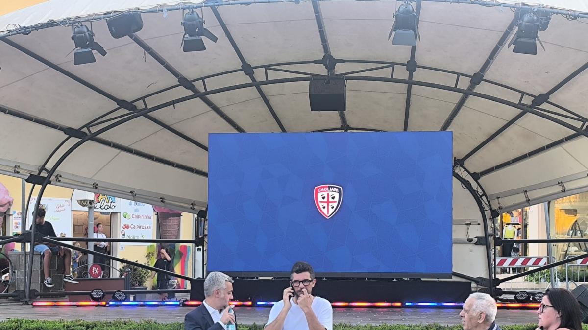 La presentazione del Cagliari a Pula. Caprile: "Cagliari? Legame speciale: mi ha dato la possibilità di rimettermi in gioco, mio figlio sarà per sempre sardo"