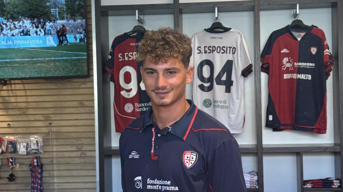 Sebastiano Esposito piace al Como: il Cagliari fissa il prezzo